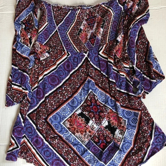 Elastic Stretch Funky  Patterned Top - Picture 2 of 10